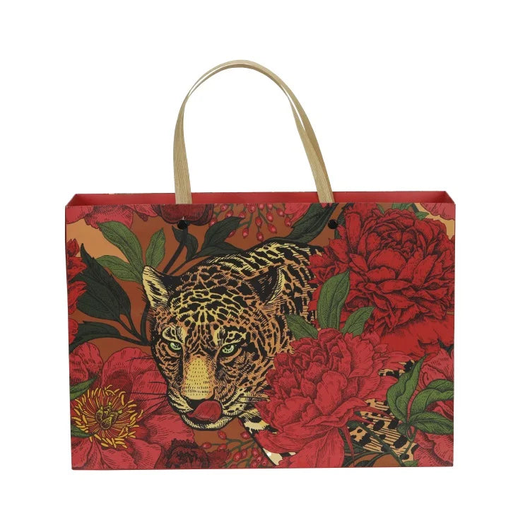 Cardboard Gift Customized Logo Garment Paper Bags for Clothes Luxury Paper Fashionable Apparel Packaging Gift Shopping Bag